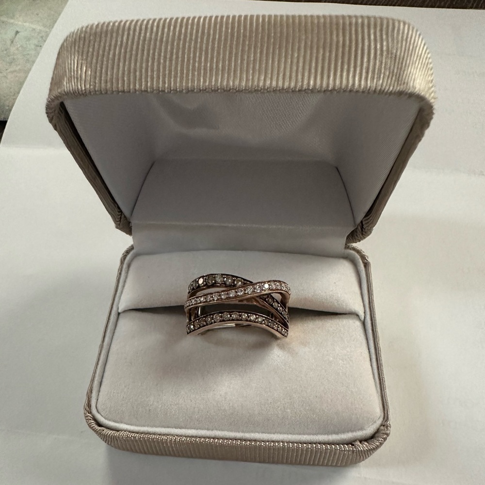 Levian ring